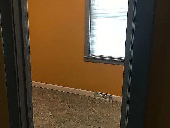 4th image of 4717 Henry Ave