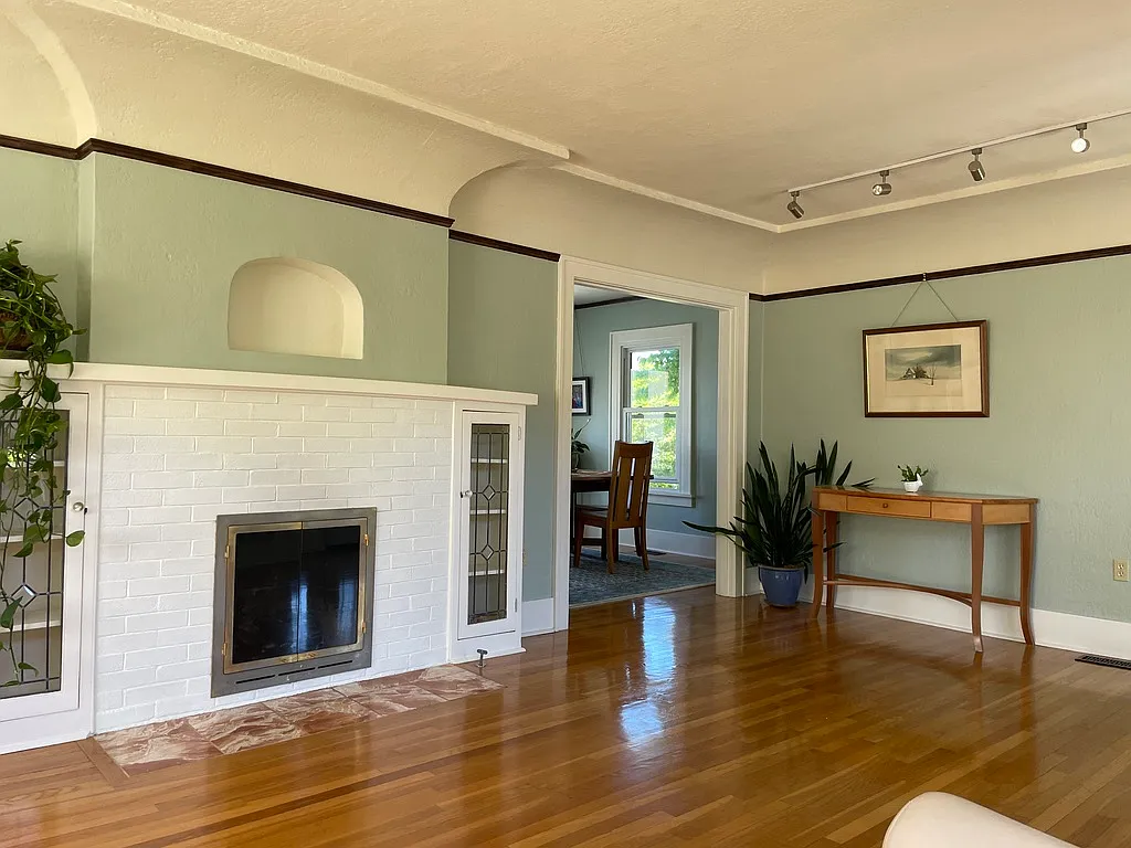 3 bed, 2250 sqft, $4,800 — Photo 3