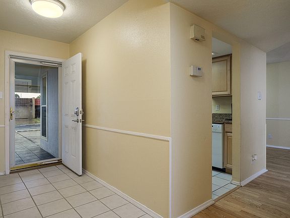 4th image of 5525 Edie Pl NW