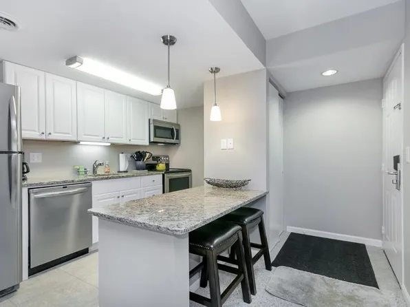 527 Donofrio Dr, Madison, WI 53719