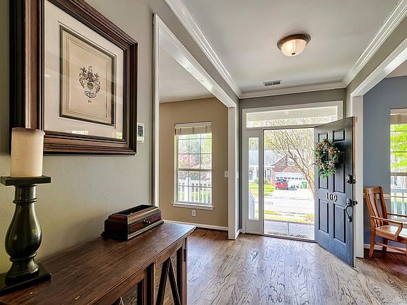 4th image of 109 Whitewater Dr