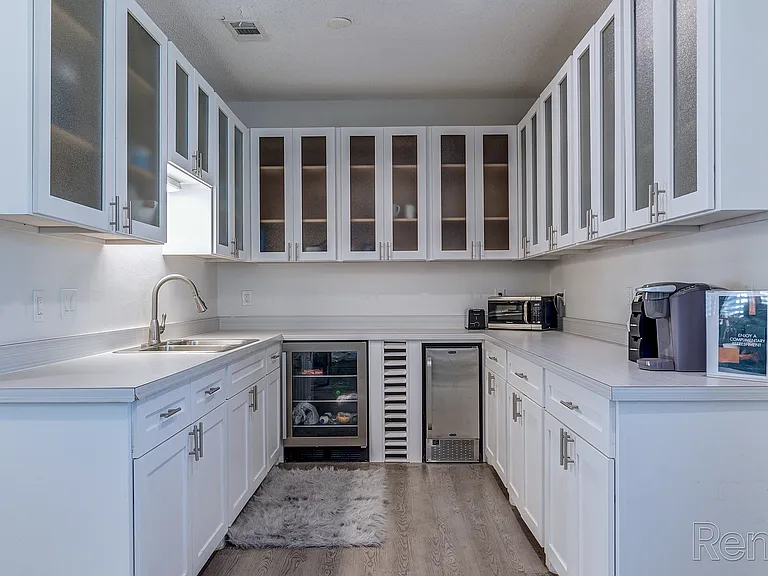 Elevate at 604 West Apartments — Photo 14