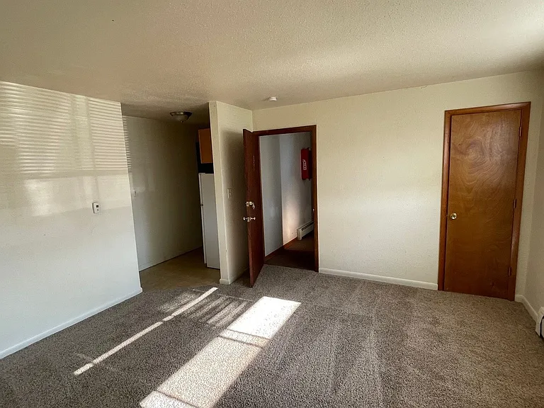 1313 Burton Ct — Photo 11