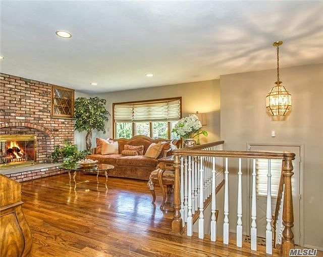 1st image of 60 Columbine Ave