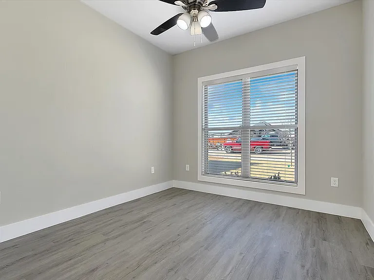 132 Calvin Dr — Photo 12