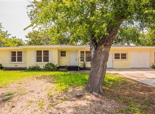 1118 Wade Hampton St, Benbrook, TX 76126