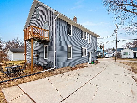 3rd image of 915 3rd St #915