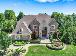 2777 Addison Cir S, Rochester, MI 48306