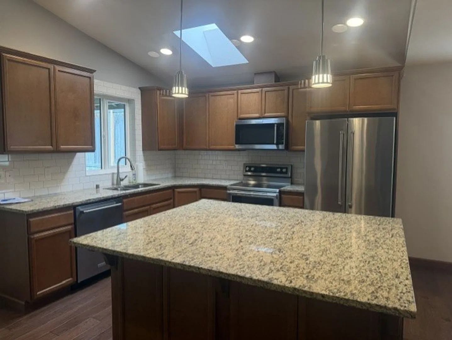3 bed, 1737 sqft, $3,150 — Photo 2