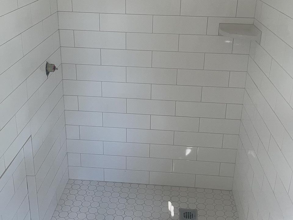 2nd image of 1417 W Logan Ave