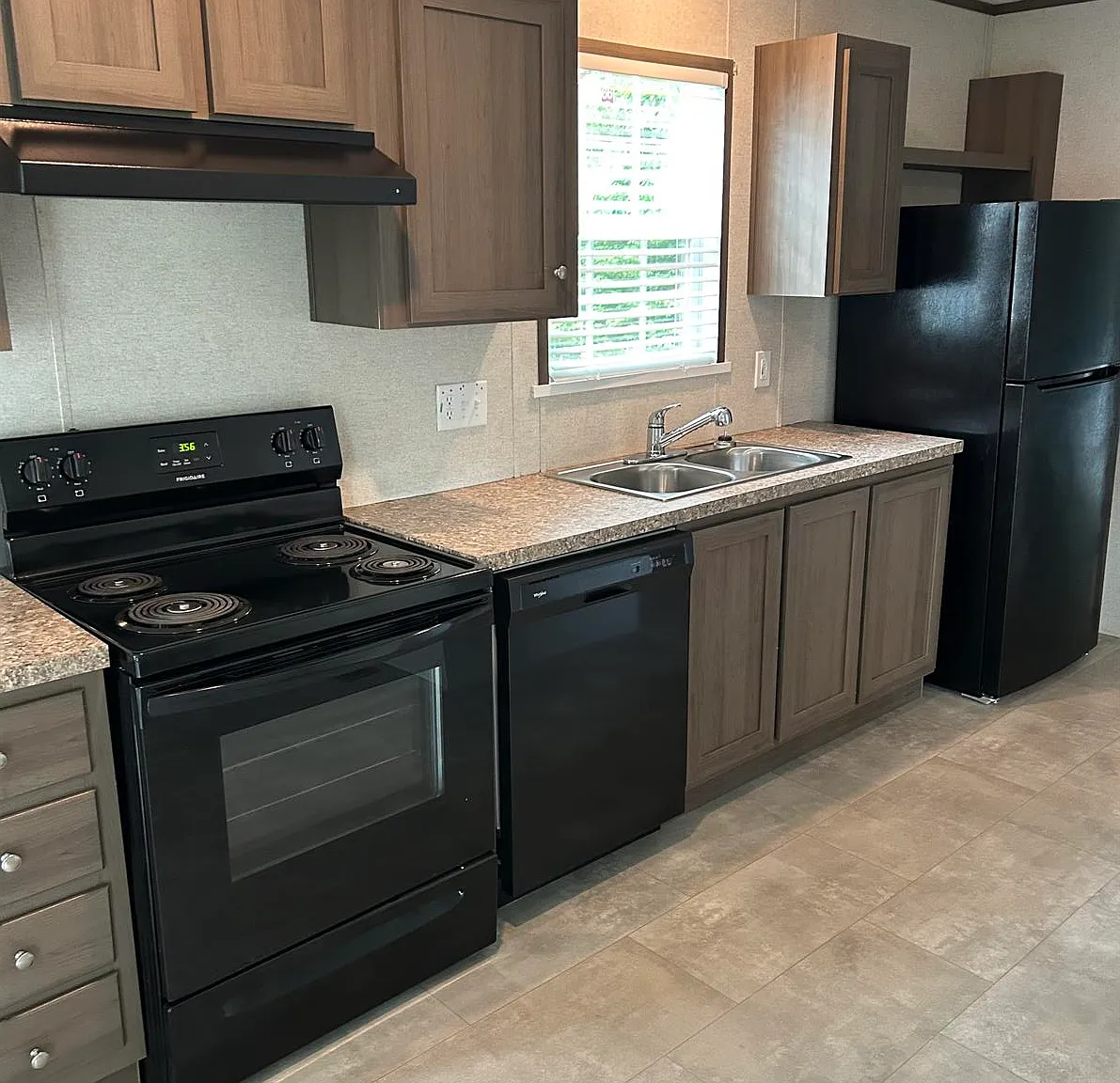 3 bed, 1280 sqft, $949 — Photo 2