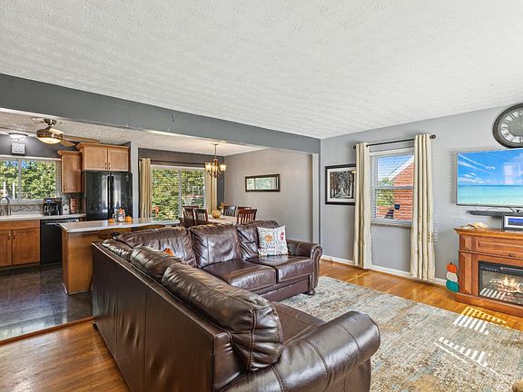 5th image of 5542 Childs Ave