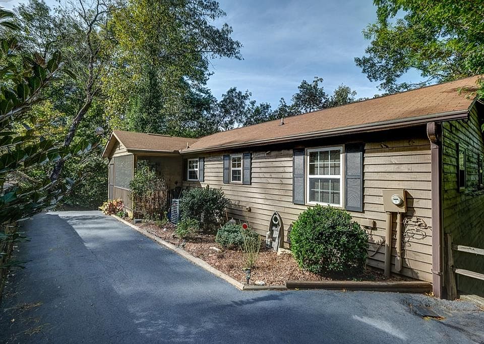 1st image of 1015 Havenwood Ln