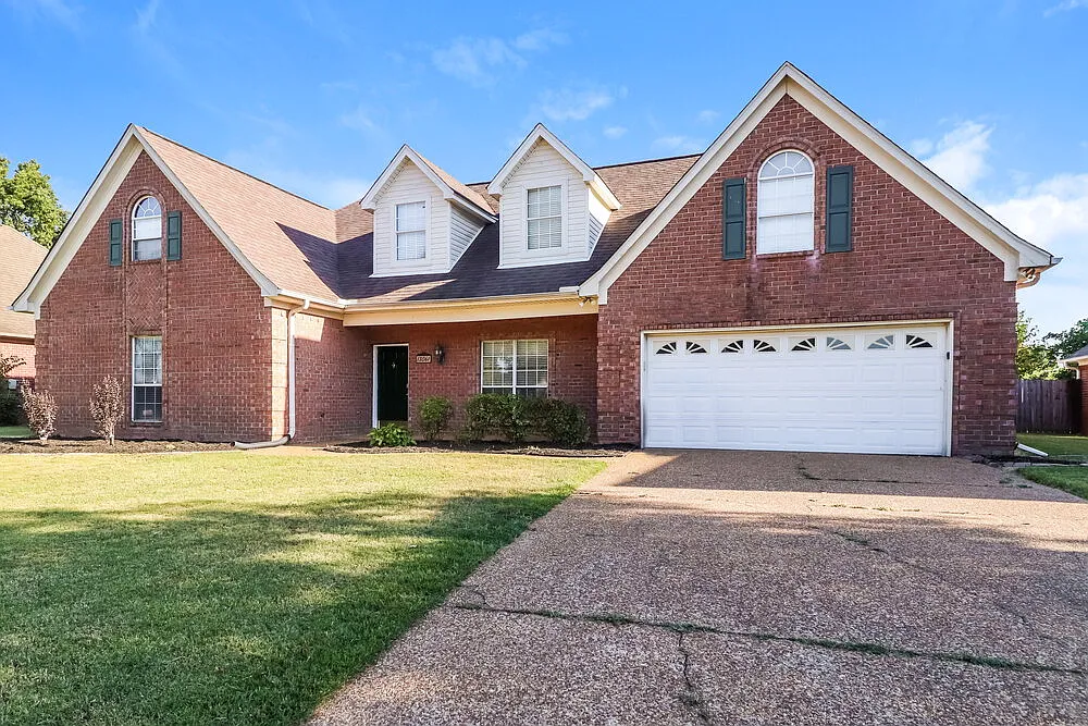 3 bed, 2.0 bath, 2400 sqft, $2,235 — Photo 3