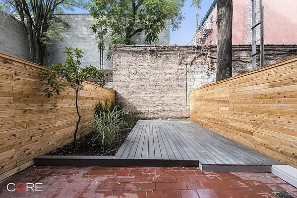 Rented by CORE | media 12