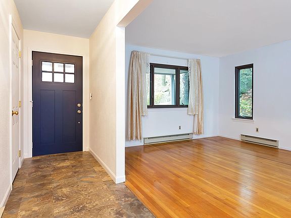 5th image of 27 Quincy Ct N