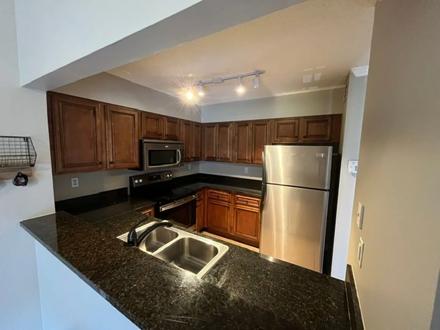 2 Bedroom 2 Bathroom University Downs Condo — Photo 4