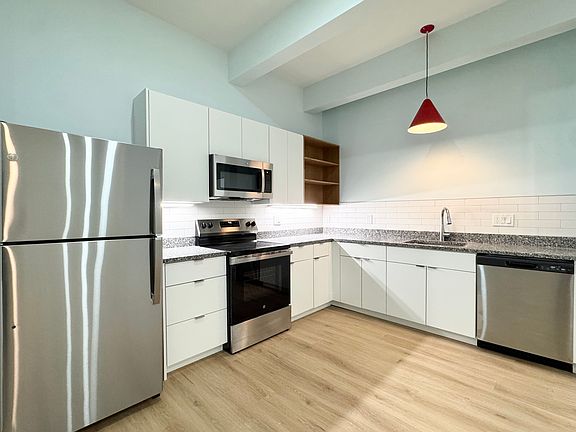 4th image of 517 Gillis St #302