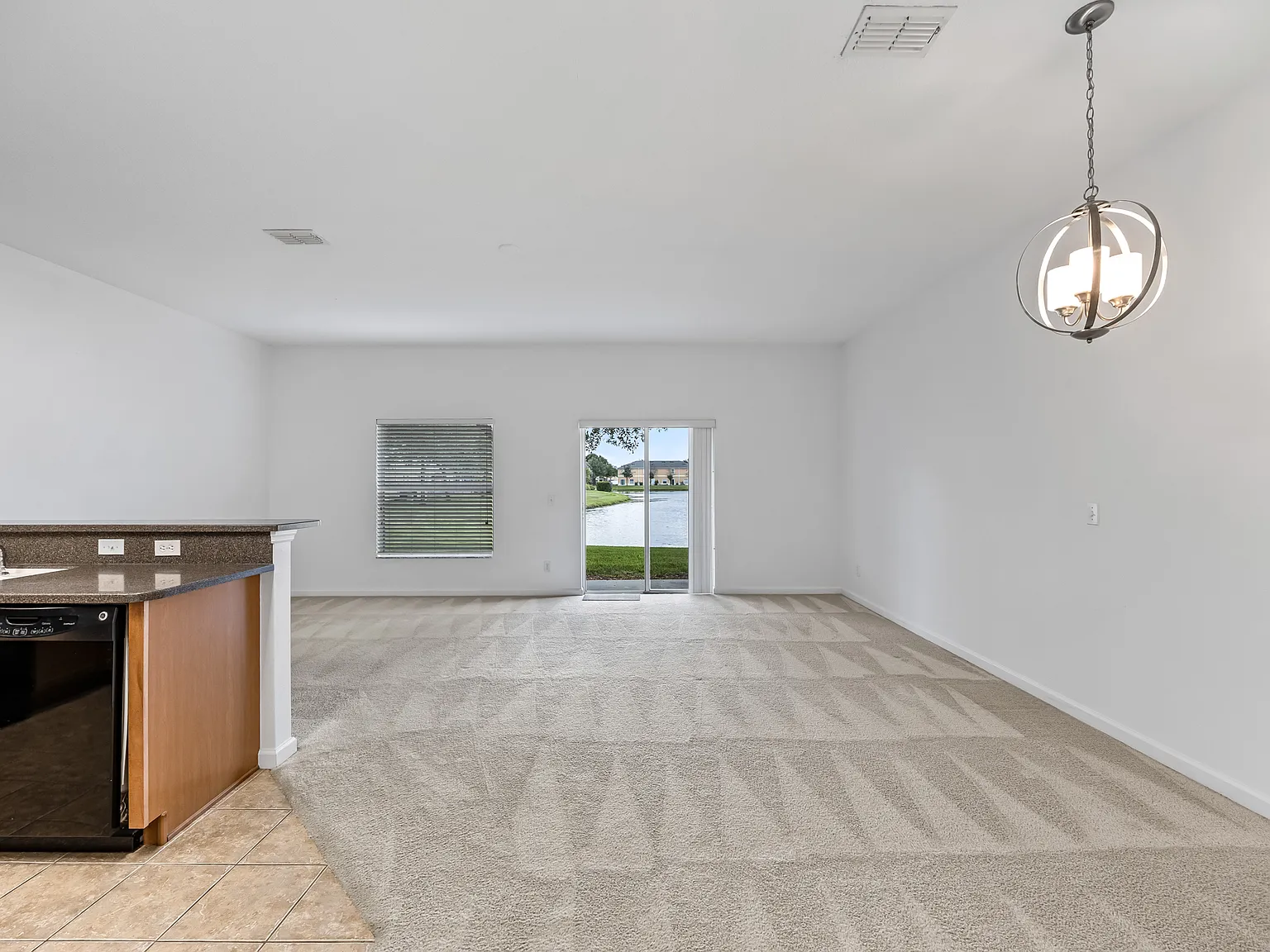 2 bed, 1467 sqft, $1,900 — Photo 3