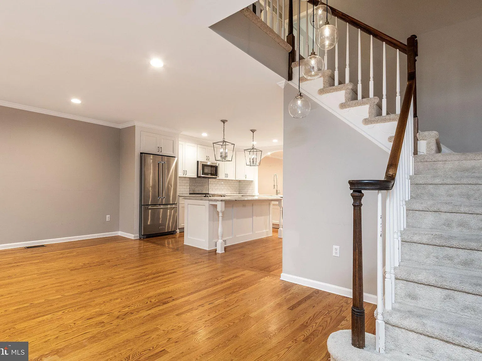 3 bed, 2.5 bath, 2680 sqft, $3,950 — Photo 4