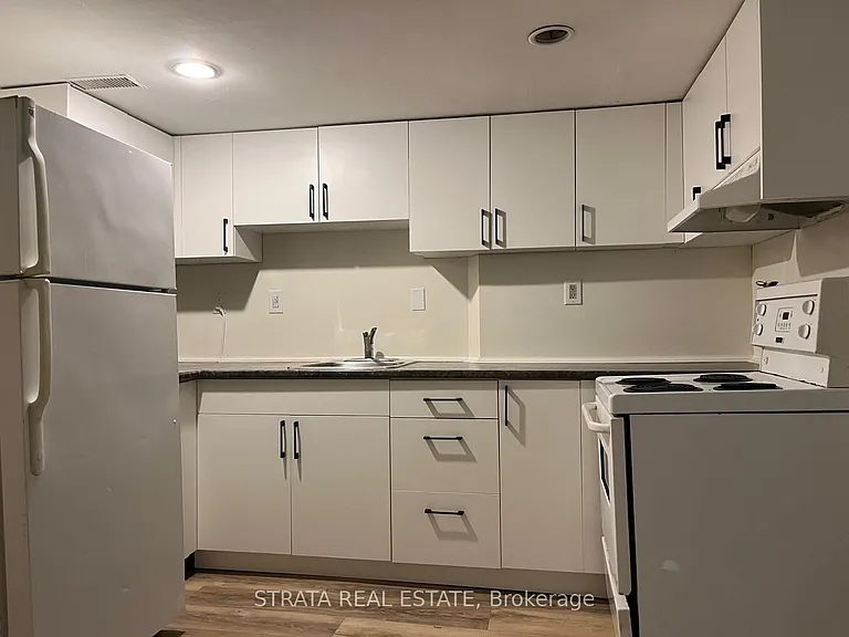 220 Holborne Ave — Photo 25
