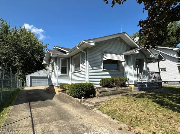 870 Oak Knoll Ave SE, Warren, OH 44484