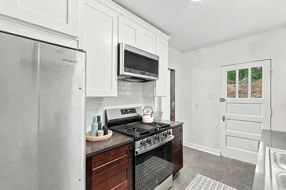 3 bed, 1120 sqft, $1,850 — Photo 1