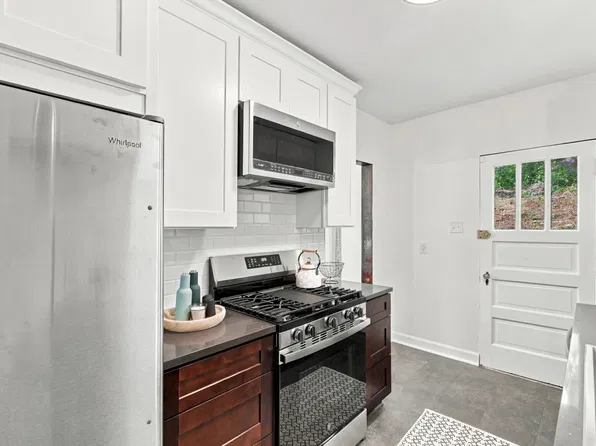 37 Bateman St, Pittsburgh, PA 15209