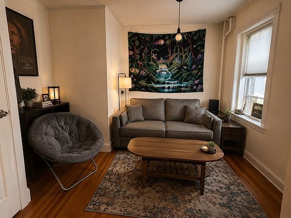 3rd image of 35 Queensberry St #16