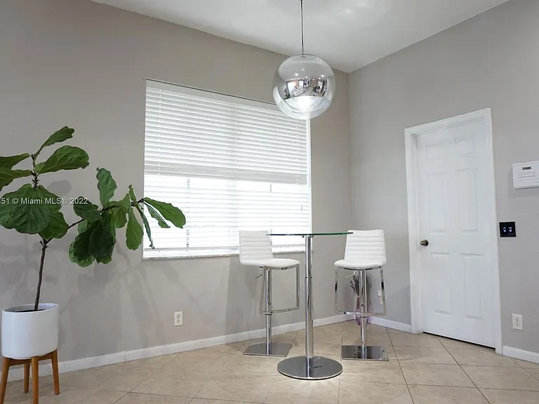 878 Lavender Cir #878 — Photo 4
