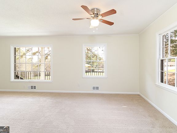 3rd image of 215 Rivermont Rd