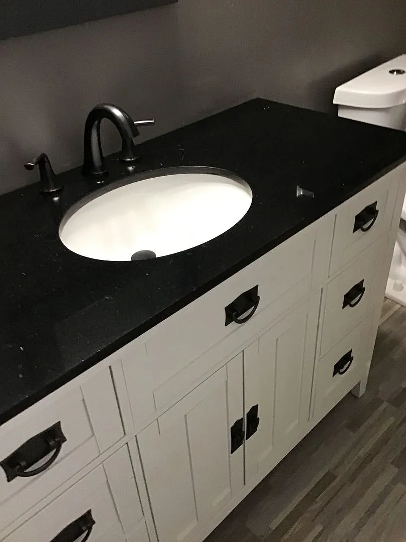 Spacious 2BD/2BA Apartment in a Prime Location! — Photo 3