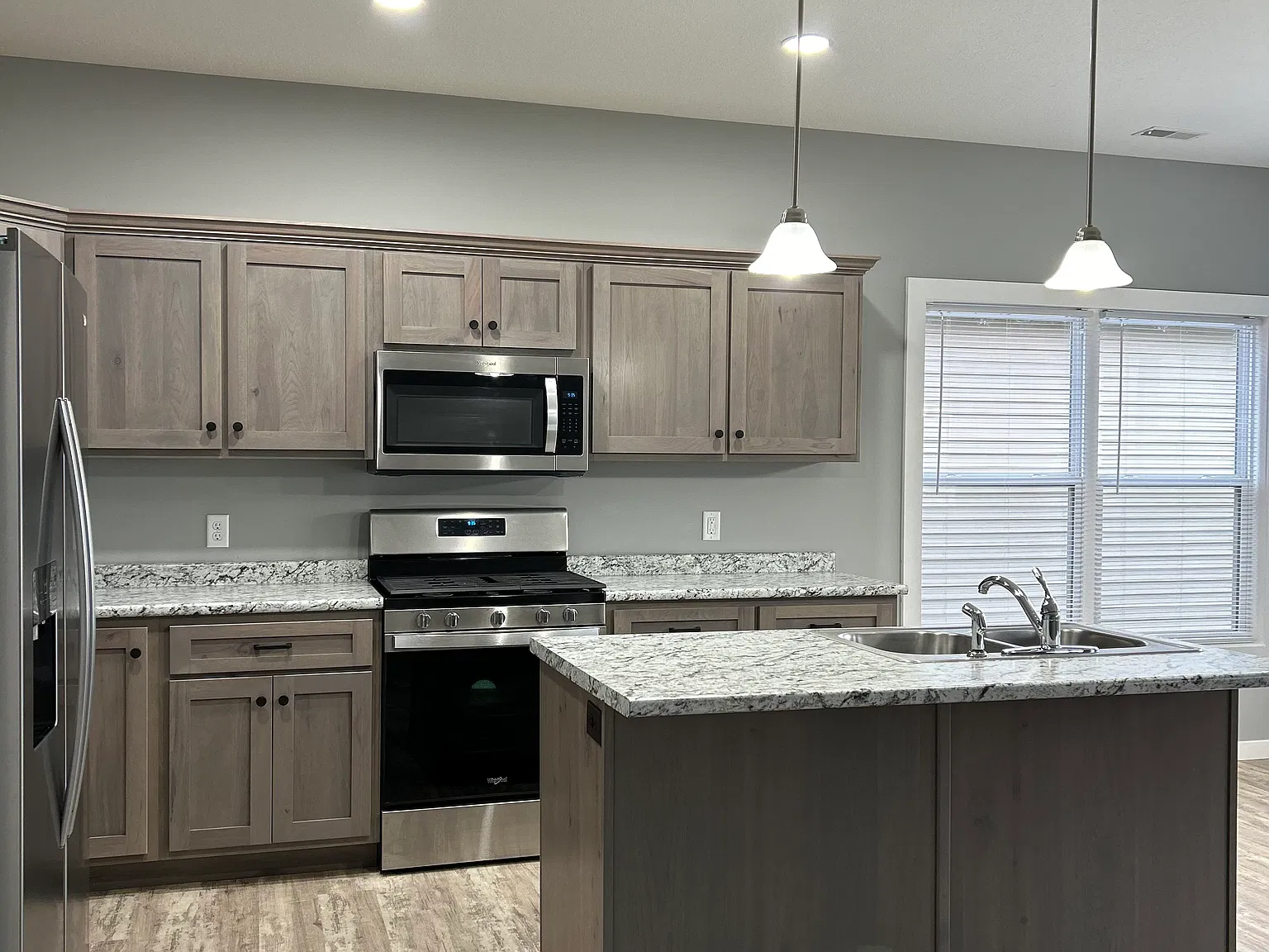 3 bed, 1415 sqft, $1,900 — Photo 2