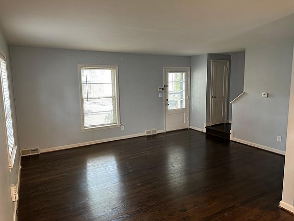 Living Room w/Hardwood Floors & mini blinds, entry closet with mail slot!