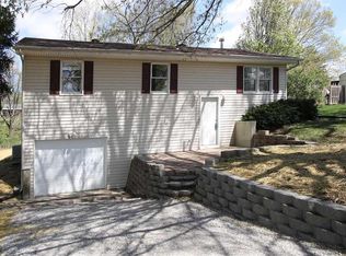 120 Cannavan Dr, Godfrey, IL 62035