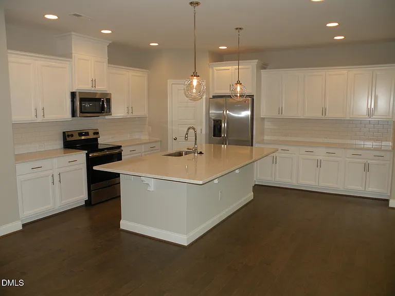 132 Tree Hill Ln — Photo 4