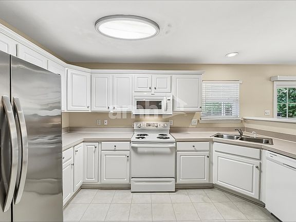 3rd image of 3146 Jenkins Dr