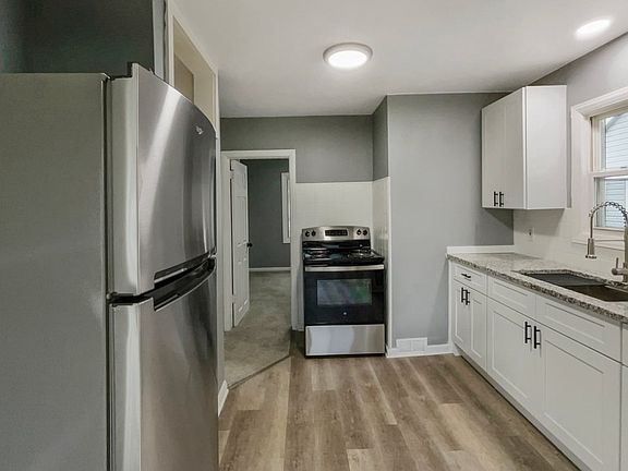 5th image of 11036 Essex Ave #11036