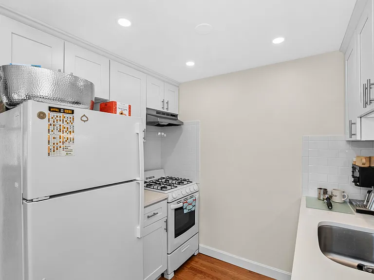 50 Main St #11 — Photo 6