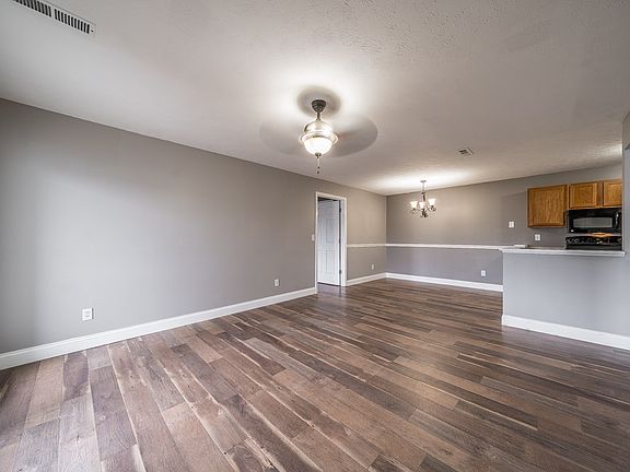2nd image of 401 Poinsetta Ct APT 5