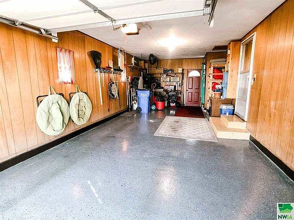 3rd image of 605 D Ave