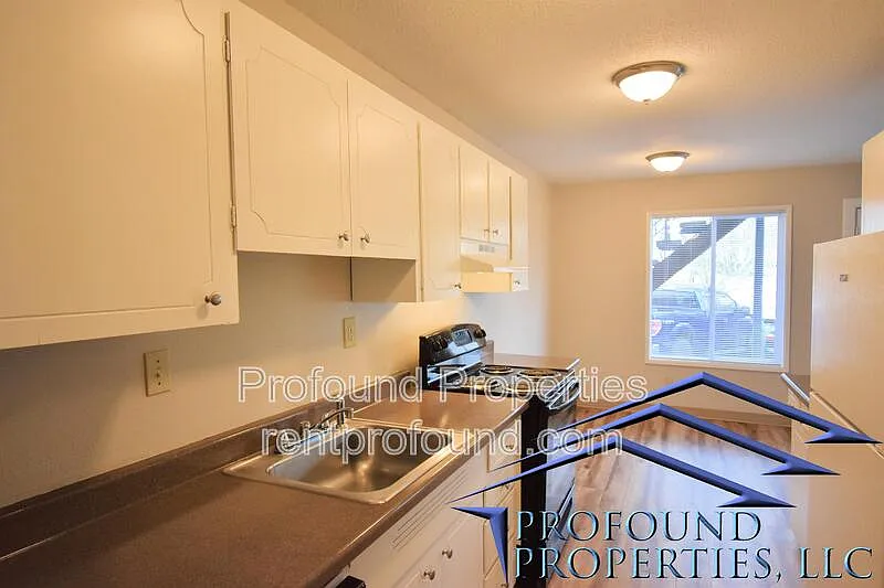 Building Photo - 706 NE 99th Ave #15