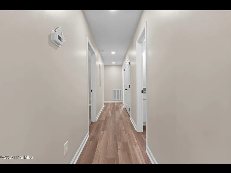215 Beech St — Photo 7