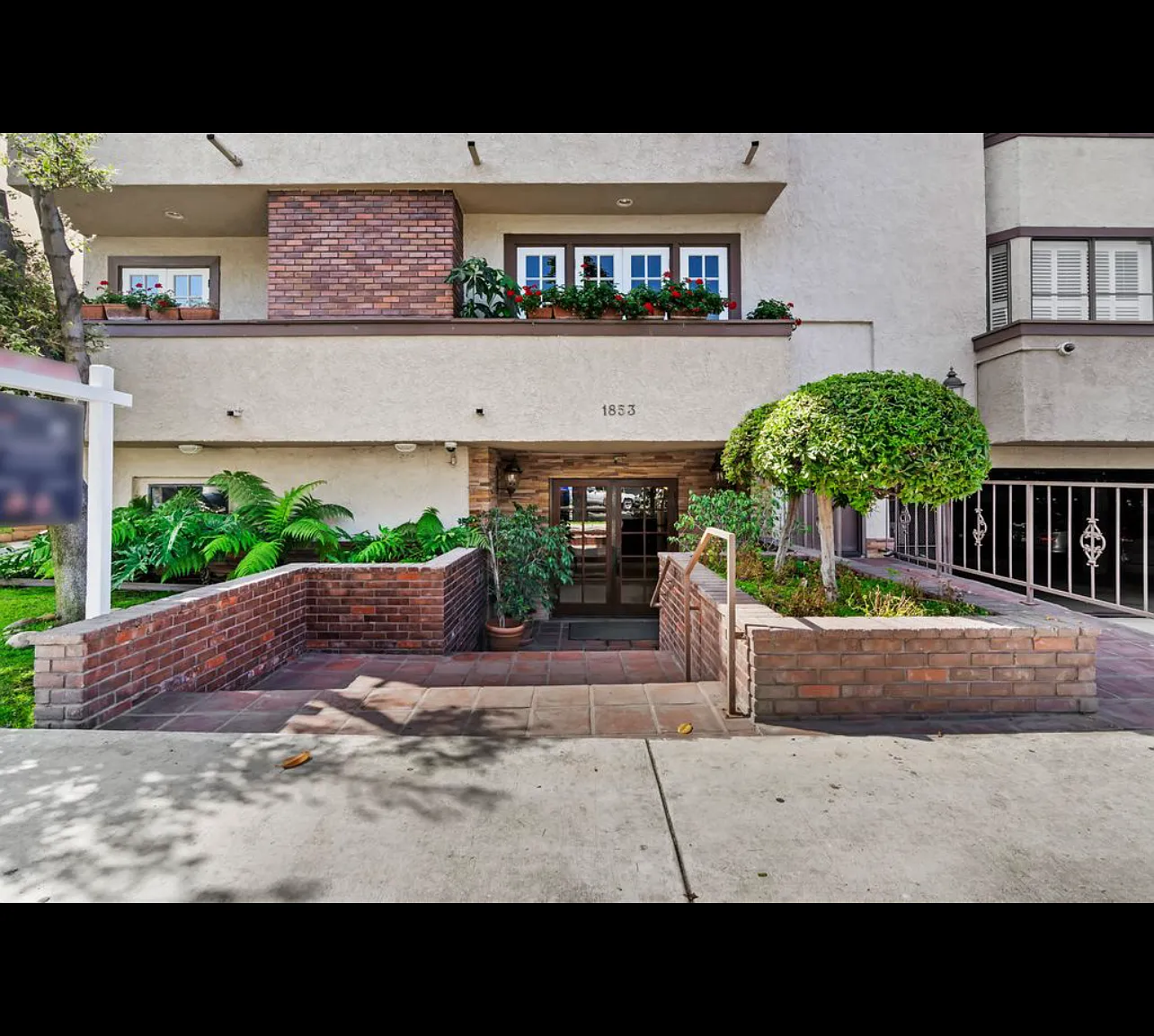 2 bed, 2.5 bath, 2400 sqft, $6,200 — Photo 3