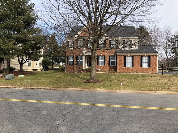 3rd image of 7707 Virginia Oaks Dr
