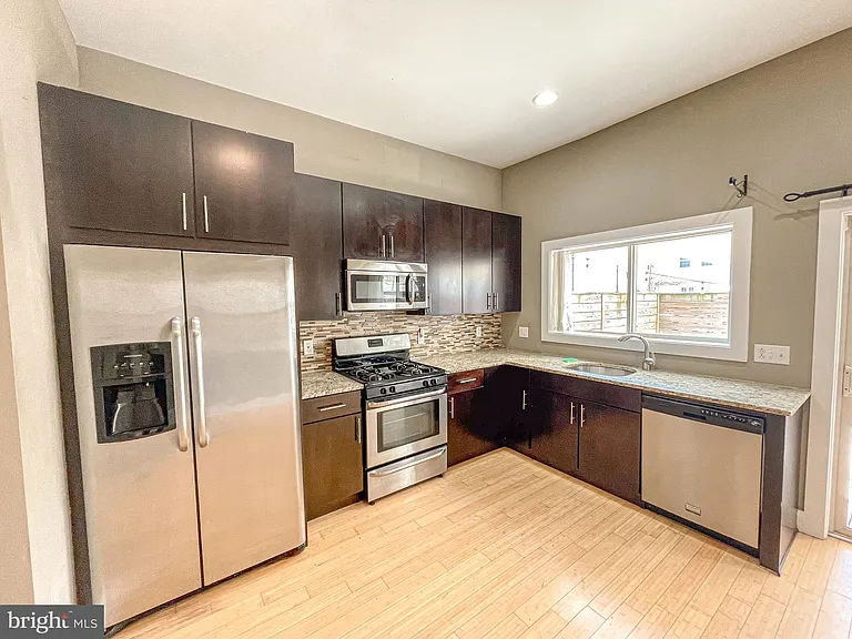 1020 S 5th St — Photo 2