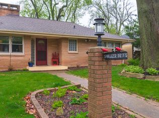 5 Walker Dr, Bloomington, IL 61701
