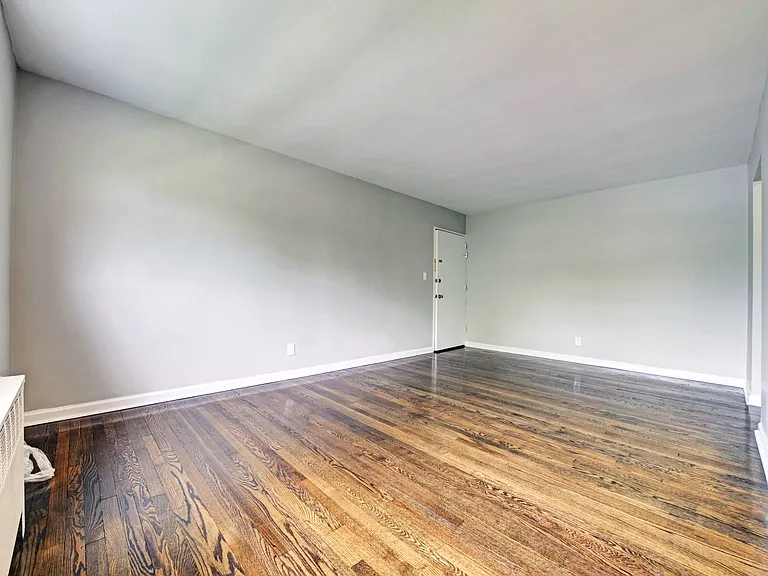 Windsor Apartments — Photo 14
