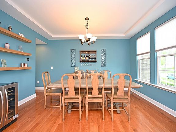5th image of 7771 Stoneleigh Ln