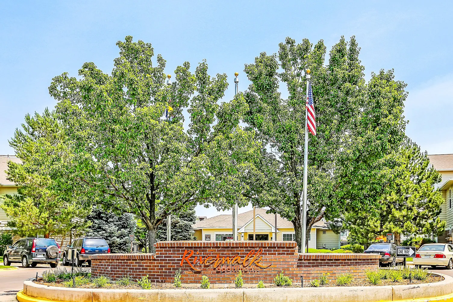 Riverwalk Apartments — Photo 1